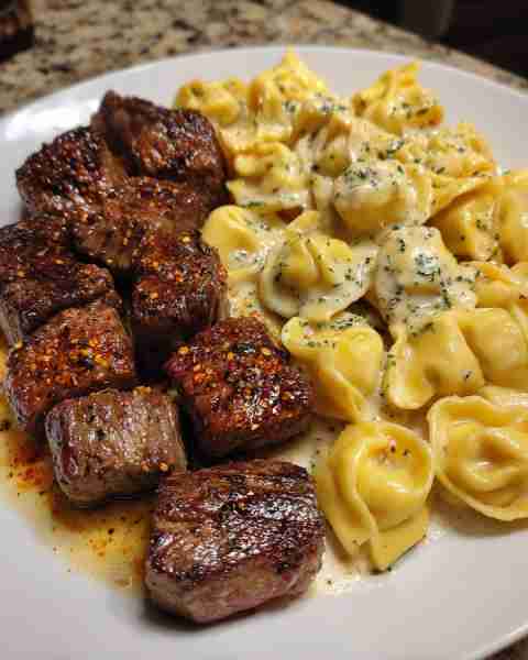 Spicy Garlic Cheddar Steak Bites with Tortellini in Garlic Cream Ingredients: 1 ½ lbs sirloin or rib...