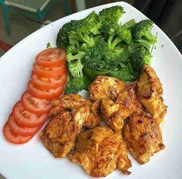 Lunch plate 🍗🍗🥦🍅