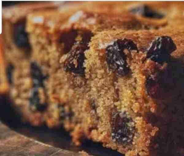Old-fashioned Raisin Cake Ingredients: 2 cups water 1 cup raisins 1 cup brown sugar 1/2 cup unsalte...