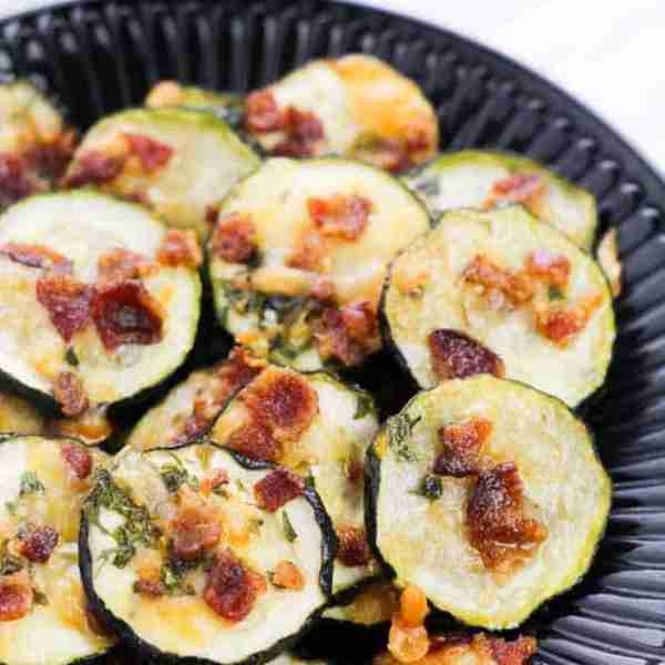 Bacon Ranch Parm Chips made with zucchini! 🥓🌿🧀 Crunchy, cheesy goodness in every bite! 😋 https:/...