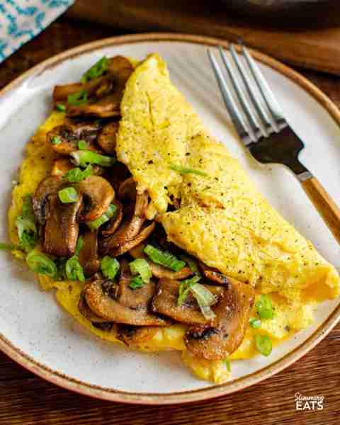 A sticky sriracha mushroom omelette recipe that is perfect for breakfast, lunch or dinner. Delicious...