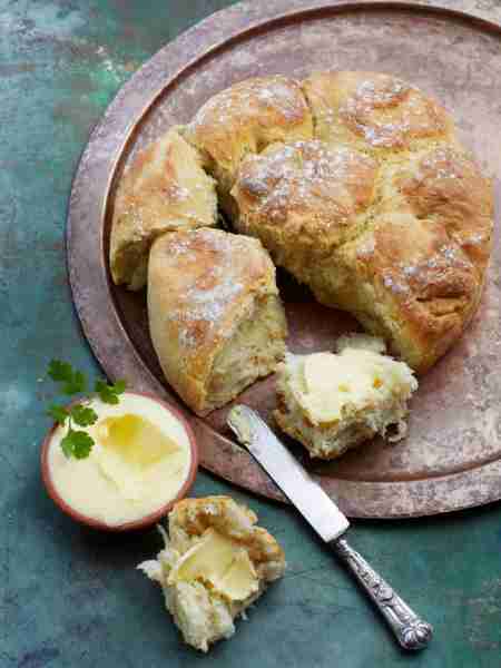 𝗣𝗼𝗿𝘁𝘂𝗴𝘂𝗲𝘀𝗲 𝗣𝗼𝘁𝗮𝘁𝗼 𝗕𝗿𝗲𝗮𝗱 This recipe is a legacy of the many Portuguese immigrants who have settled...