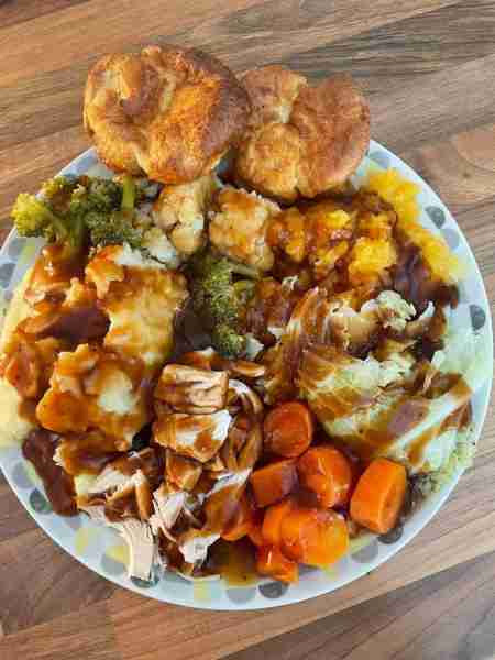 Try and find a problem with this roast – I dare you 😋💖😂👇?My Mid-Week chicken roast for my family...