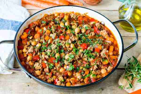 Savory Turkey + Chickpea Skillet for the week's #MealPrepWin! If you’re looking for fresh flavor, a...