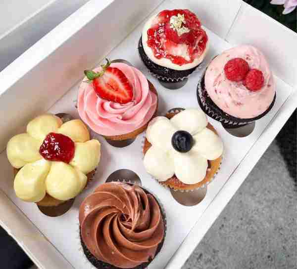 🧁 How to Make Beautiful Cupcakes 1. Start with Great Cupcake Base • Choose a moist, flavorful recip...