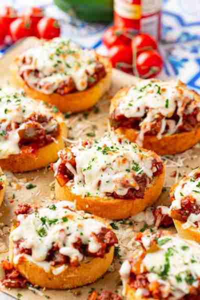 🤩🍔🍞 This zesty and delicious twist on a classic family favorite, Texas Toast Sloppy Joes, is read...