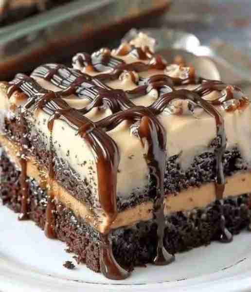 💕😋Mocha Chocolate Layer Cake with Caramel Drizzle💕😋 Ingredients: For the Chocolate Cake Layers:...