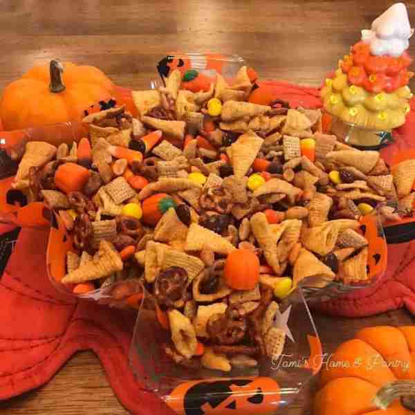 🍁🍂 Fall-Halloween Harvest Hash Mix ~~Ingredients ~~ 1 (12 oz.) box Rice Chex 1 bag Bugles 1 (12 oz...
