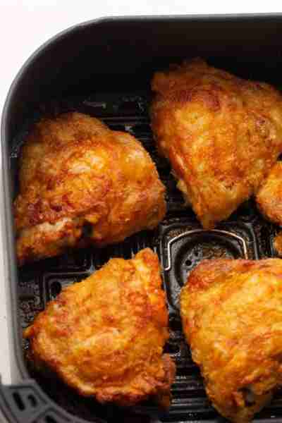 Crispy Airfryer Fried Chicken Ingredients: 4 pieces of chicken (thighs or legs with fur) 2 tablespoo...