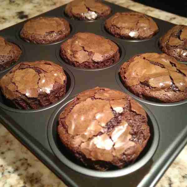 always make brownies in muffin pans. They are all crispy outside and chewy inside. Then we arent fig...