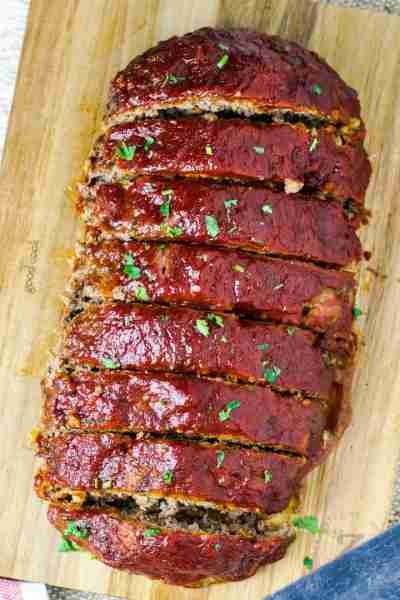 Every home cook needs to keep a tasty and easy Homemade Meatloaf recipe close at hand! Comment RECIP...