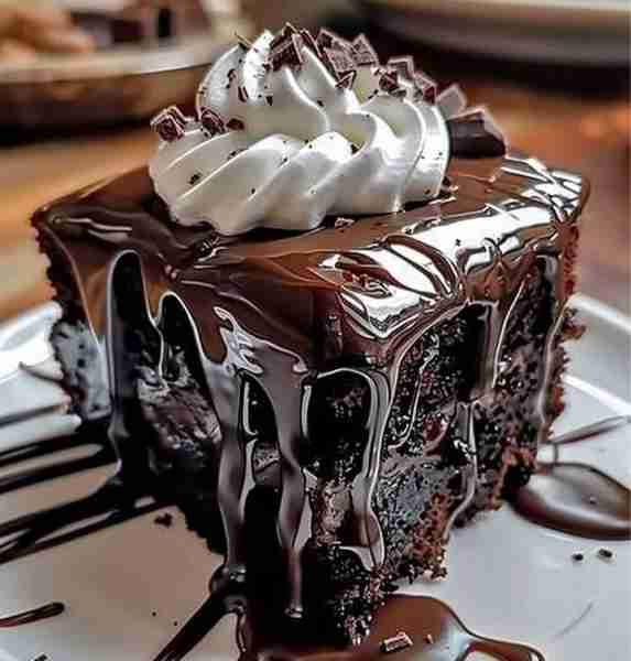 🍫🔥 Hot Fudge Chocolate Cake A self-saucing dessert that’s rich, indulgent, and incredibly easy to...