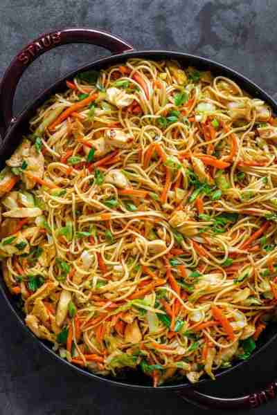 Chicken chow mein is probably already one of your favorite Chinese takeout dishes. 🥡🥢 https://nata...