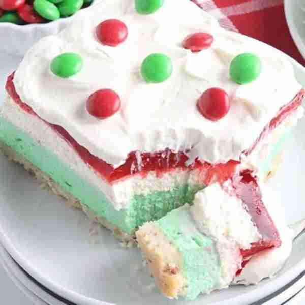 Christmas Lush! 🎅 THE CHRISTMAS DESSERT! LOVE! 💖💚 Slice and serve up this No Bake Christmas Lush...