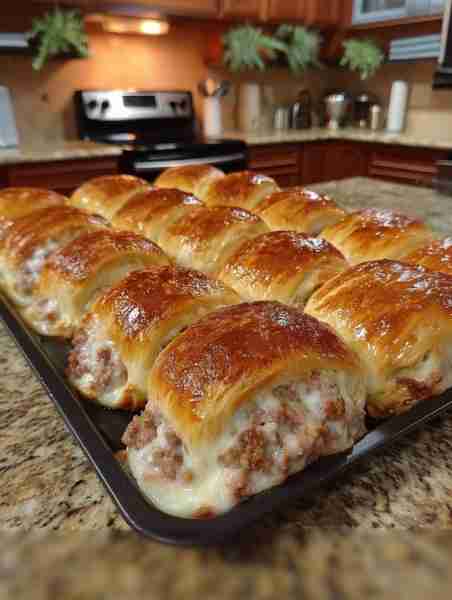 Keto Sausage & Cheese Rolls (Fathead Dough) – ≈4g net carbs each Ingredients (12 rolls) Dough: 2 cup...