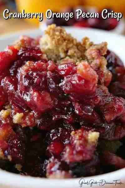 Cranberry Orange Pecan Crisp! 💖💚 It's super easy to make, tastes absolutely delicious and is very...