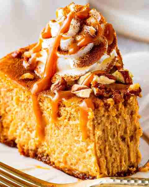 🎃 Pumpkin Cheesecake with Biscoff Crust and Caramel Sauce 🎃