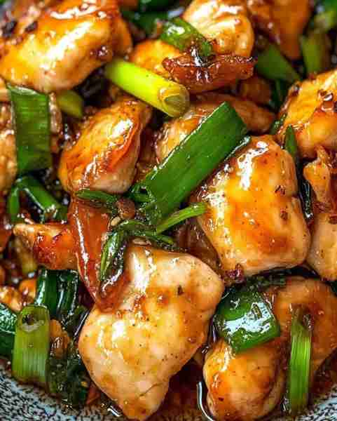 Asian-Inspired Scallion Chicken Stir-Fry Recipe Ingredients 400 g Chicken thighs (cut into small pie...