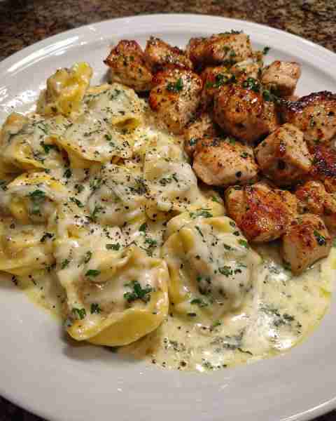 Garlic Butter Chicken Bites with Cheesy Tortellini in Mozzarella Sauce Ingredients: 1 ½ lbs boneless...