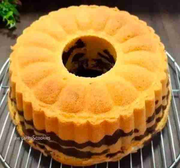 Cake Marmer Resep lawthomaz . Bahan : 8 btr kuning telur 7 btr putih telur (sya 5 putel) 250 gr gula...