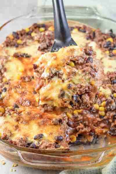 Oh this Melty Chili Bake Casserole is SUPER satisfying! <3 I kept the ingredients really simple her...