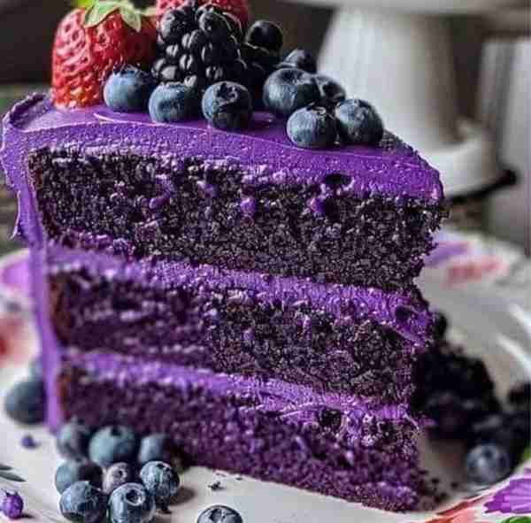 💜🍰 Purple Velvet Cake Soft, vibrant, and irresistibly smooth — a modern twist on a classic beauty....