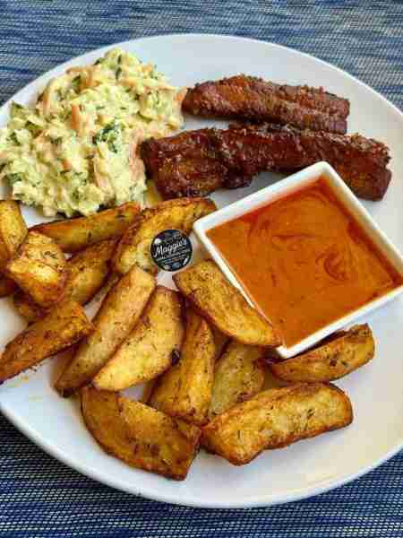 Crispy pork belly 🥩🔥 + wedges 🍟 + slaw 🥗 + gravy 😋👌 Plate goals ✨🍴 #MaggiesHomeCookingFood #...
