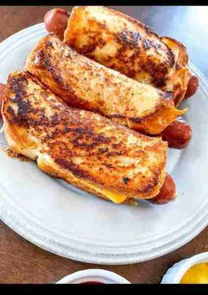 These Air Fryer Grilled Cheese Hot Dogs🤤 are pretty popular with the kids, extremely budget friendl...