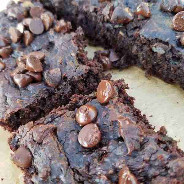 Flourless Dark Chocolate Zucchini Brownies They are refined sugar-free, and SO DELICIOUS!