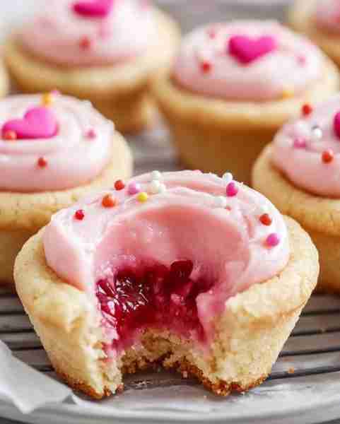 🍓 Elegant Strawberry Sugar Cookie Cups 🍪🍓 Ingredients: 1 ½ cups all-purpose flour ½ tsp baking po...