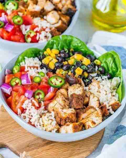 BBQ Chicken Burrito Bowls 🥙 Basically all of my favorite things, in a perfectly portioned bowl for...