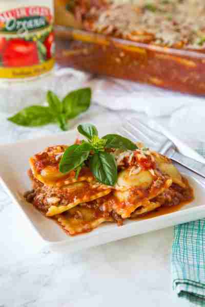 Baked Ravioli makes for a delicious and comforting dinner. Reicpe https://dinnersdishesanddesserts.c...