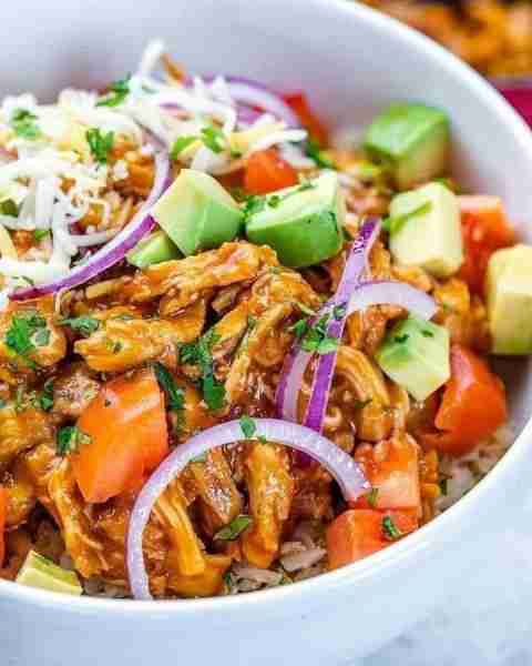 The entire family DEVOURED these Chicken Enchilada Bowls! These bowls are EXCELLENT for Meal Prep to...