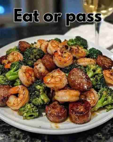 Honey Garlic Shrimp, Sausage, and Broccoli Ingredients: 1/2 lb shrimp, peeled and deveined 1/2 lb sm...