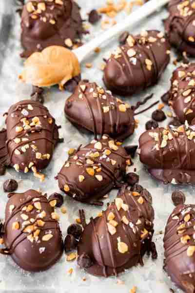 🍫🥜 Check out this easy recipe for Snickers Stuffed Dates - you can whip up a batch in just 30 minu...