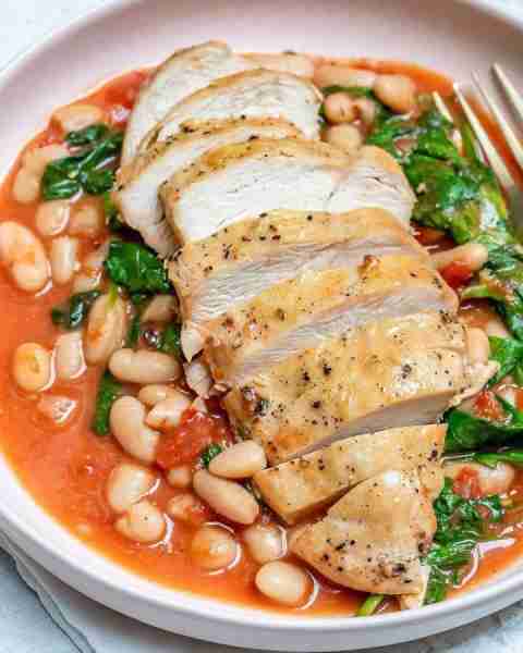 Tuscan Chicken White Bean Skillet - A COMFORTING + FLAVORFUL dinner idea! RECIPE: