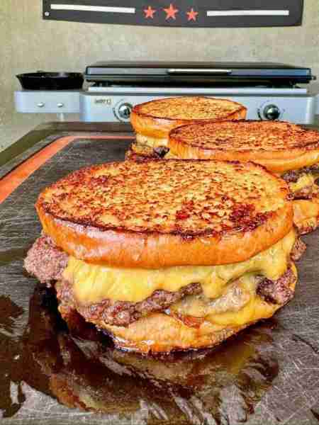 Grilled Bacon Jam Cheeseburgers