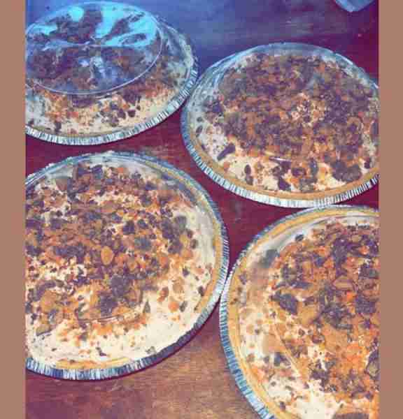 Butterfinger Pie 🥧🍫 Here’s how to make it: Ingredients: 1 pre-made graham cracker crust (or homema...