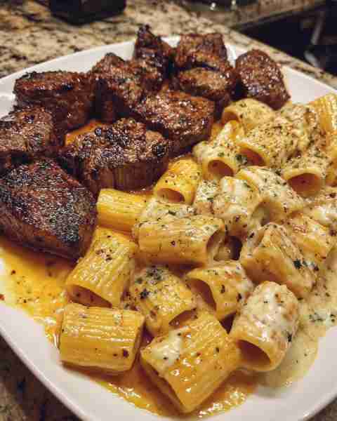 Garlic Butter Steak Bites with Cheesy Rigatoni in Mozzarella Cream Ingredients: 1½ lbs sirloin or ri...