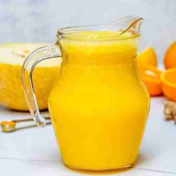 Cantaloupe Orange Ginger Turmeric Juice for healthier #ThirstyThursdays! 🍊🍈 I LOVE including fresh...