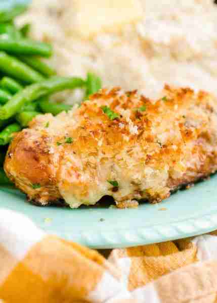 🍽Craving some restaurant-quality Parmesan Crusted Chicken but don't feel like going out? 🍗🧀 Look n...