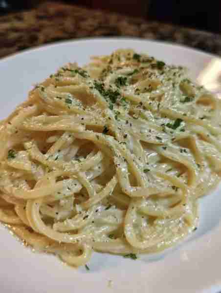 Creamy Garlic Pasta Ingredients: 2 teaspoons olive oil 4 garlic cloves, minced 2 tablespoons butter...