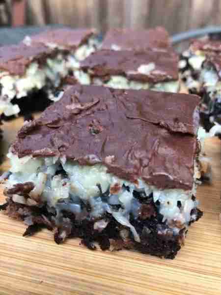 MOUNDS CAKE 😋 1 cake mix ( white or yellow cake mix ) ½ cup cocoa ½ cup sugar 2 cups chocolate chip...