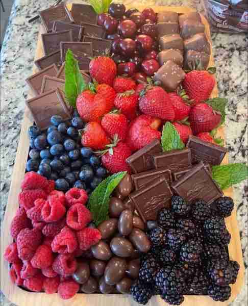 🍫🍓 Fruit & Chocolate "Dessy" Platter – The Ultimate Treat 🌈 What is it? A beautiful, bite-sized d...