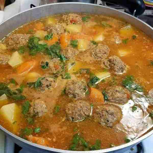 HOW MANY PEOPLE HERE STILL CARE ABOUT MY RECIPES? RAISE HAND PLEASE❤️ Dinner is ready baby!!! My fav...
