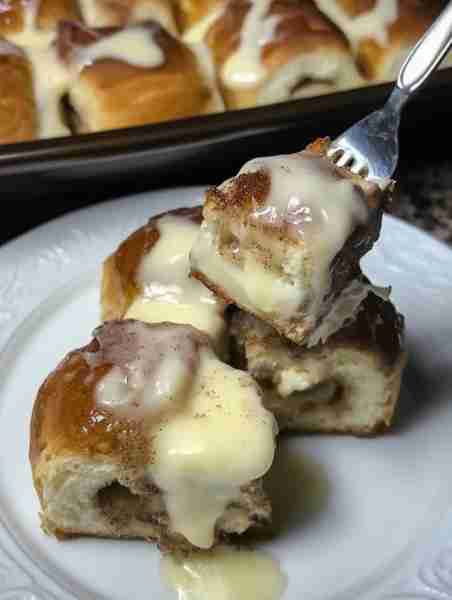 King's Hawaiian Rolls Cinnamon Rolls Ingredients: 1 package (12 rolls) King’s Hawaiian Original Swee...