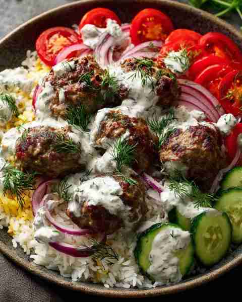 Mediterranean Meatball Rice Bowl with Tzatziki & Fresh Veggies 🍅🥒 Prep Time: 20 minutes Cook Time:...