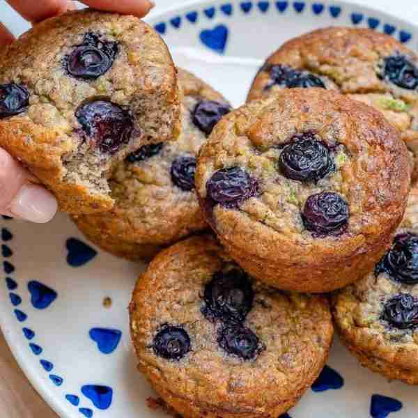 How about starting the day with a muffin? ❤️ Blueberry Zucchini Breakfast Muffins 💕 Fluffy, natural...