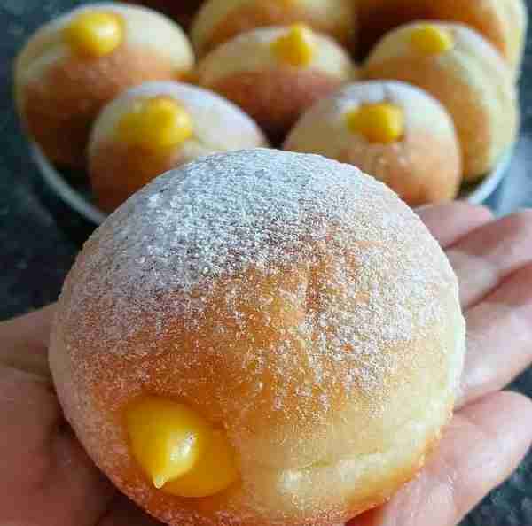 BOMBOLONI WITH CUSTARD CREAM by ernibryan Bahan A : 250 gr terigu cakra 30 gr gula pasir 2 kuning te...