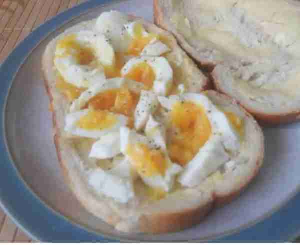 A warm boiled egg sandwich with salted butter and pepper 😋